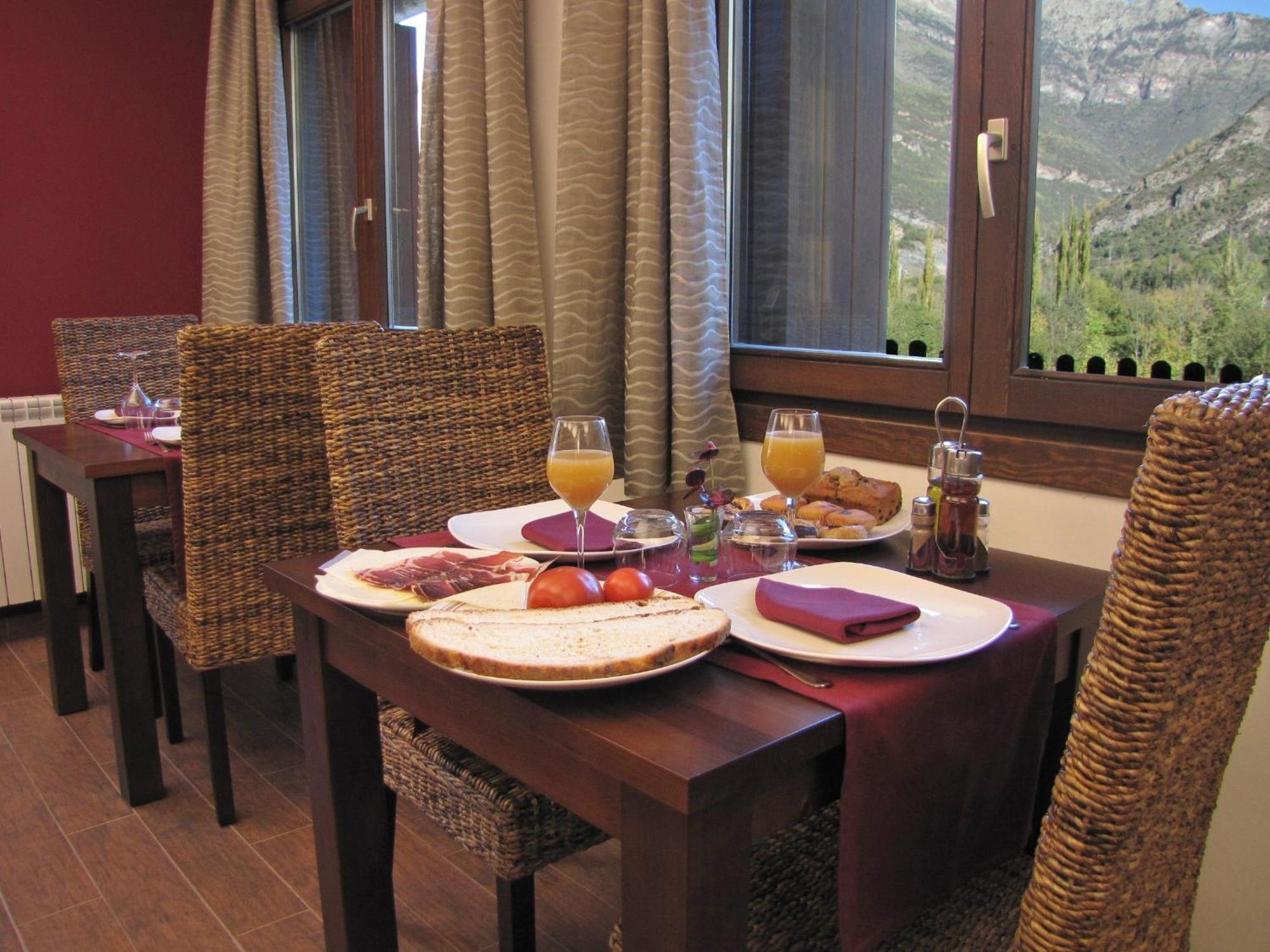 Hotel Sesue Benasque Εξωτερικό φωτογραφία